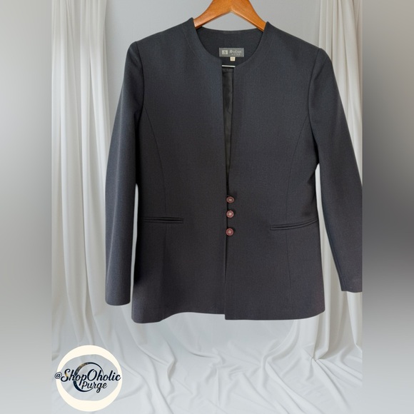 Sujan Jackets & Blazers - Sujan Black Blazer Jacket
US Women’s M size 10